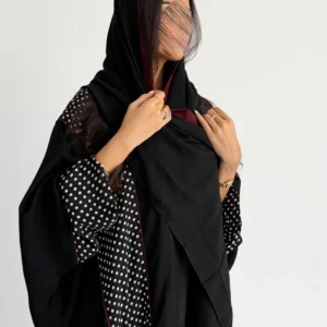 عباية منقطه بتدخيلة قيطان برغندي