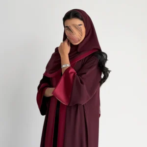 عباية عنابي بلمسة ساتان على الأكمام – قصة نص كلوش